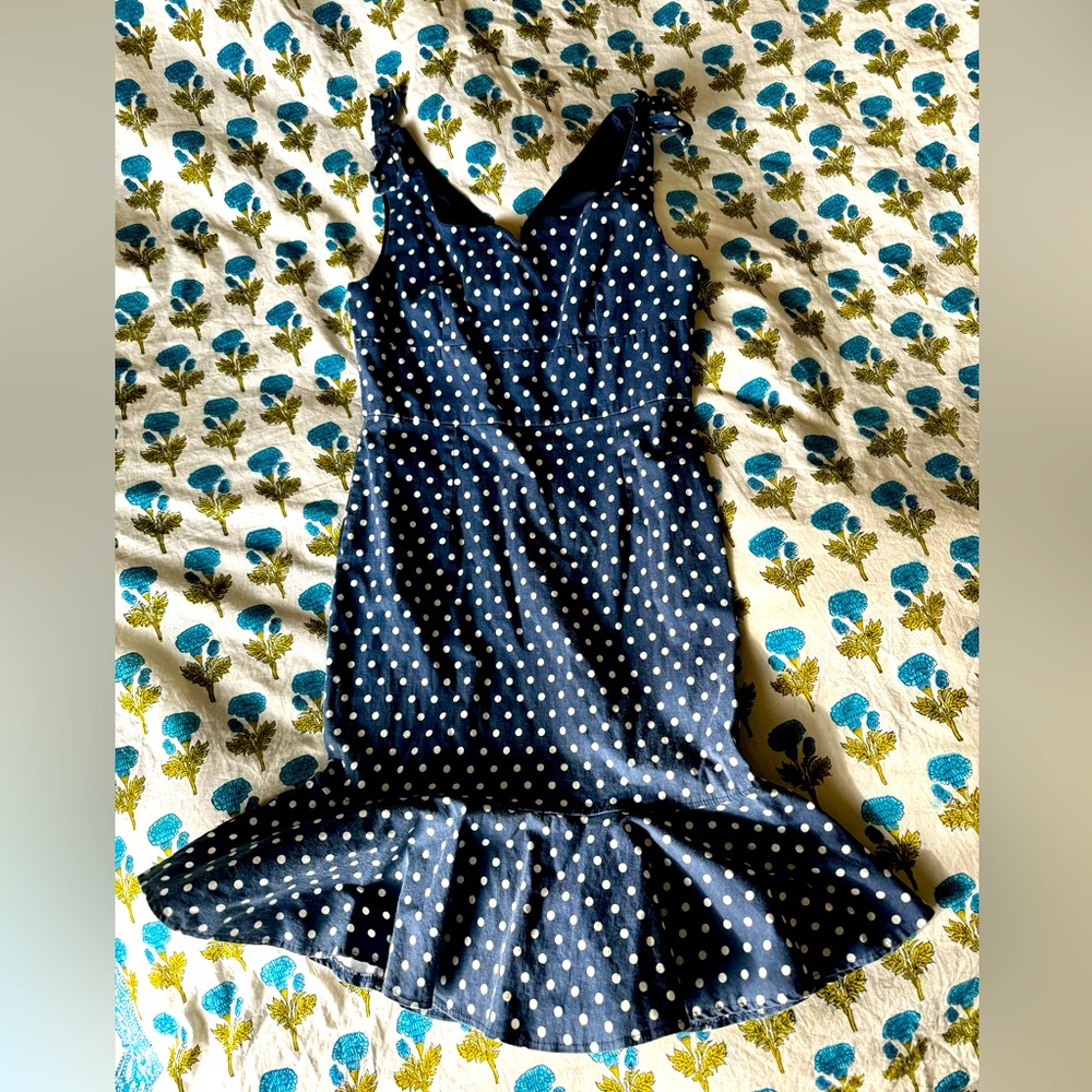 Super cute fitted polka dot dress👗